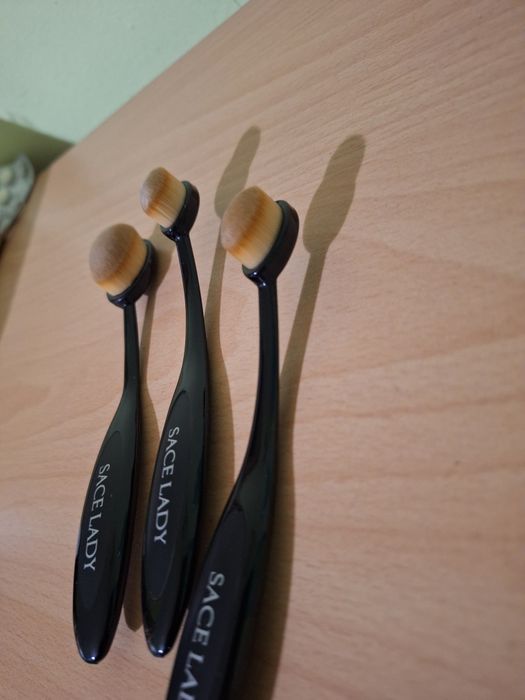 Четки за грим различни видове , комплекти на достъпни цени