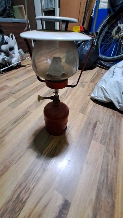 Газова лампа за осветление към бутилка с кранче,к-т бутилка и лампа