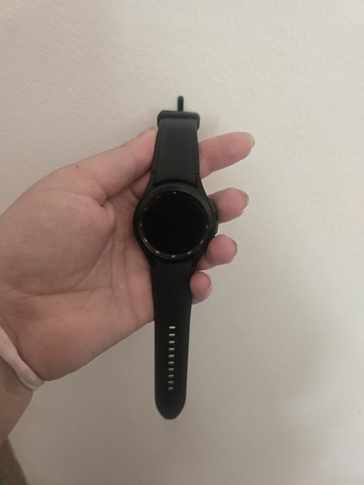 Ceas Galaxy Watch 4 Classic (cu rotiță fizică rotativă)