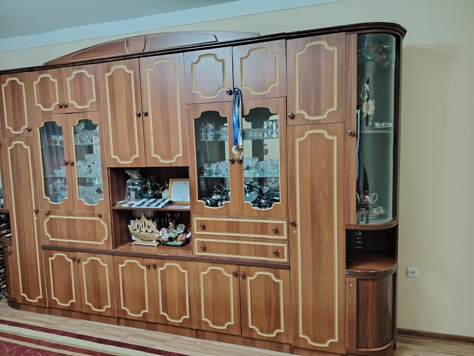 Стенка (шкаф) гостинный