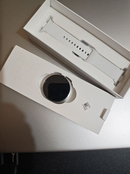 Vând SAMSUNG GALAXY watch 8 LTE 40mm White..