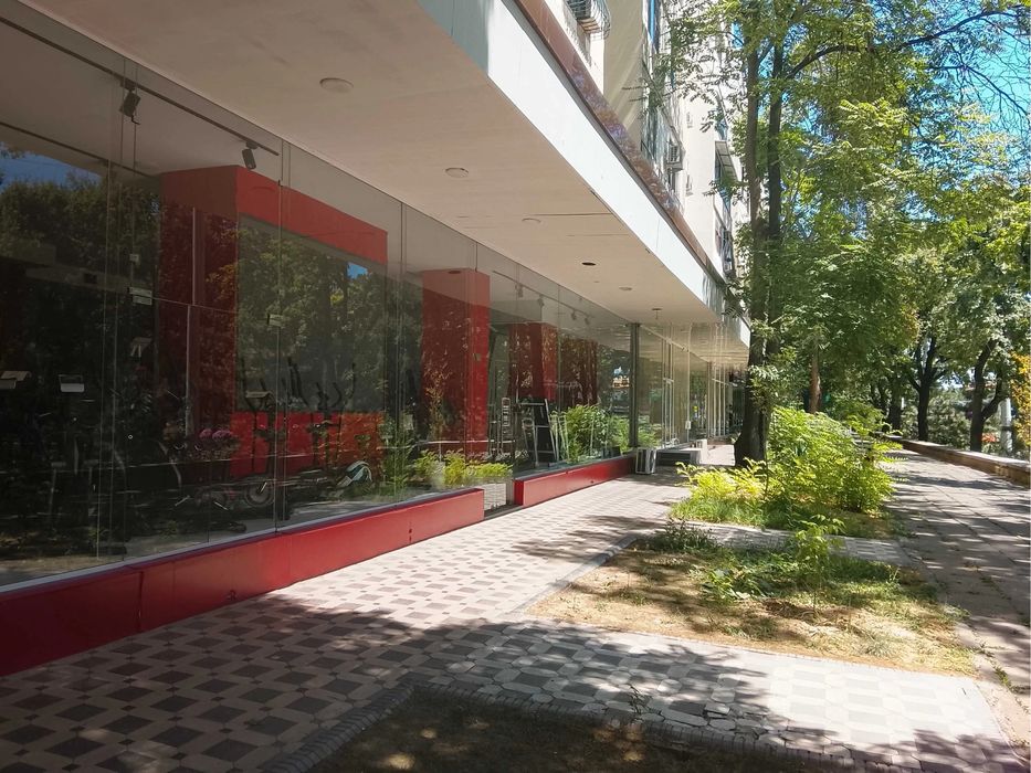 Сдаётся помещение 242 м² под офис / клинику у ЦУМа (1 этаж)