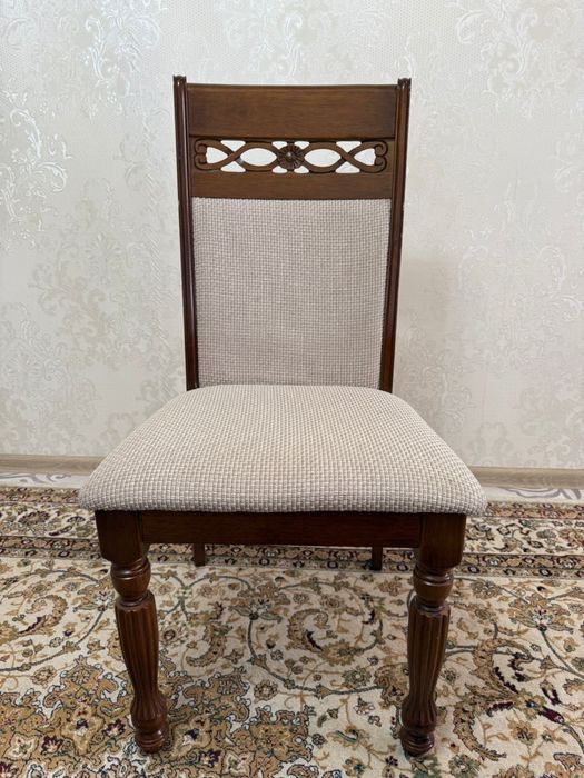 Стол и стулья деревянные