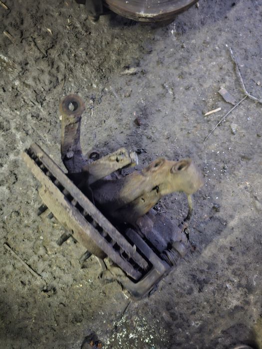 Fuzeta Dreapta stânga Fata Chevrolet Captiva - 2.0d - 2007 cu disc