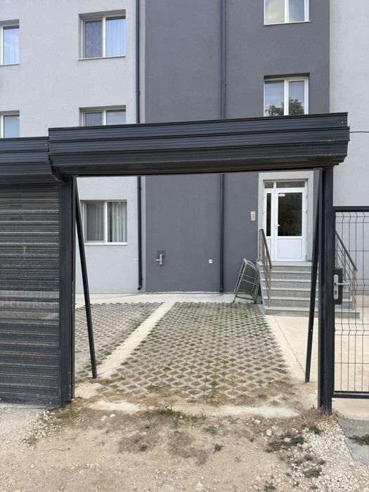 Апартамент с двор и паркомясто от собственик