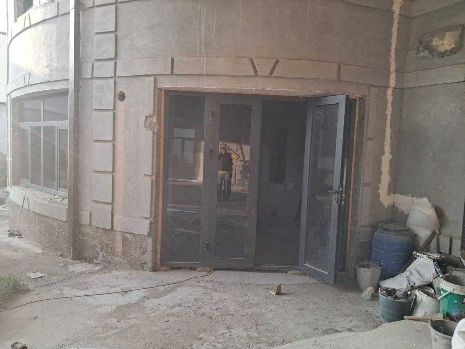 Дустлик худудида жойлашган 20 хонали ховли сотилади