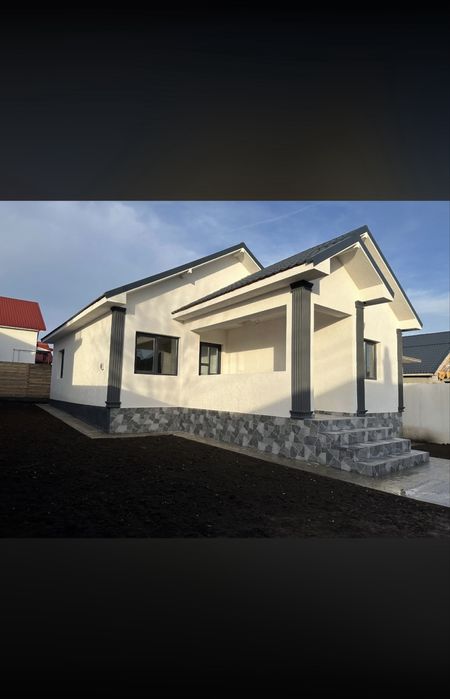 Casa moderna 3dormitoare,curte spatioasa-Navodari