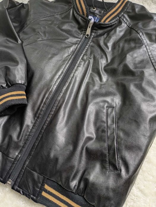 Продавам яке и обувки / кецове