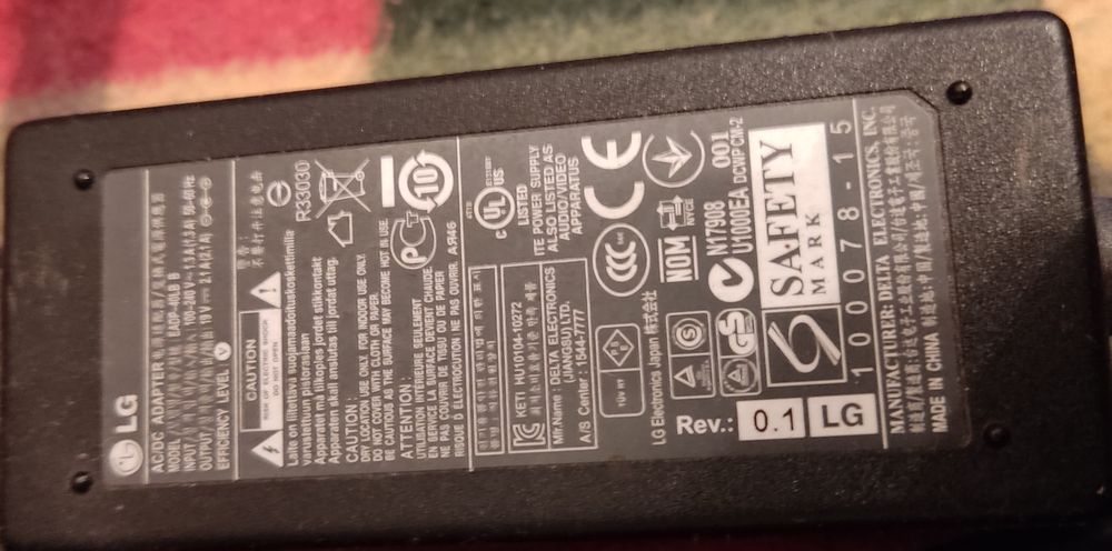 Монитор LG 21.5 E225