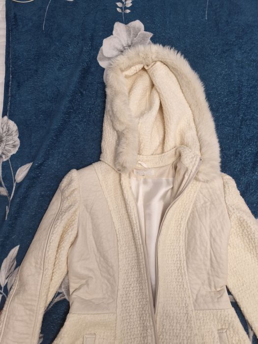 Бяло яке между М и Л размер