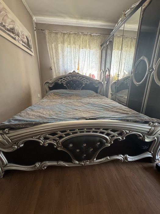 Продам спальный гарнитур.
