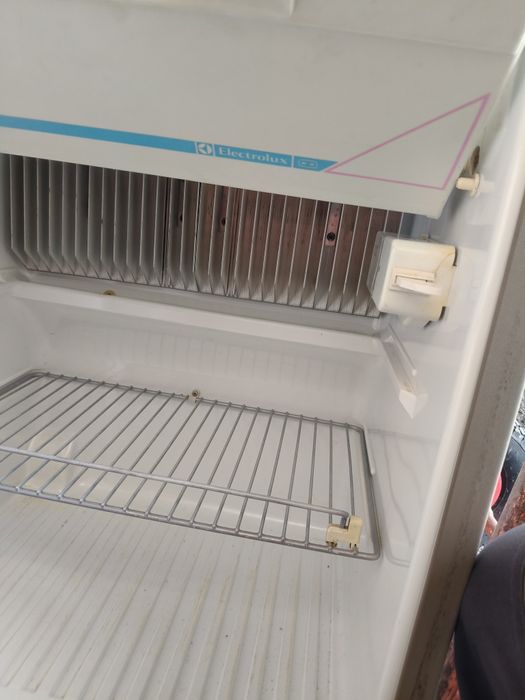 Vând Frigider Electrolux pentru rulotă