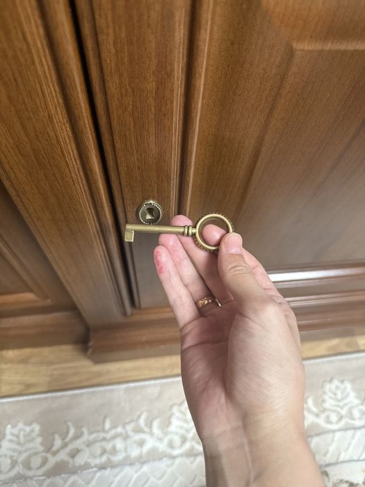 Тумба с сейфом для зала