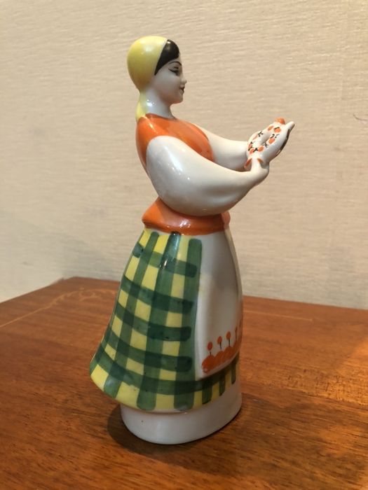 Статуетка девушка в кокошнике
