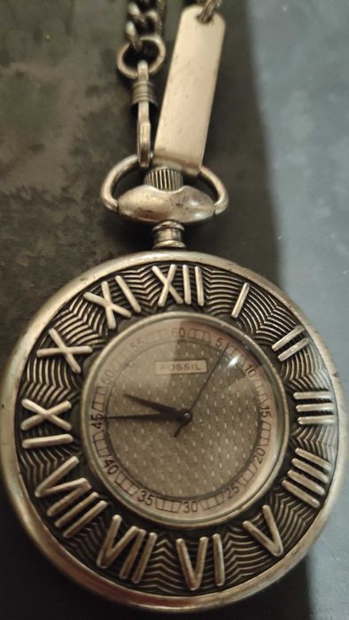 FOSSIL масивен джобен часовник кварцов посребрен рядък