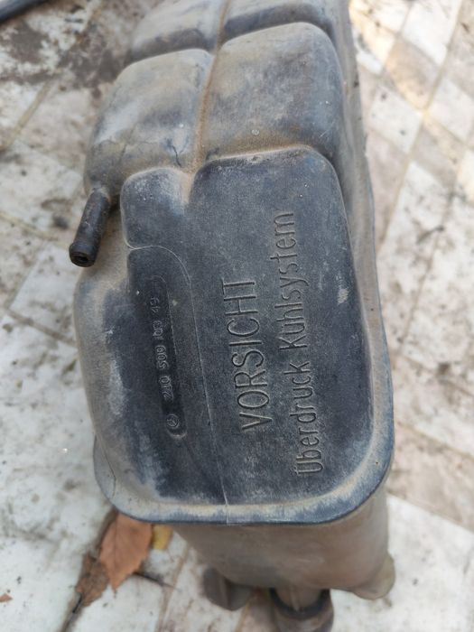 Расширительный бачок 210 мерседес