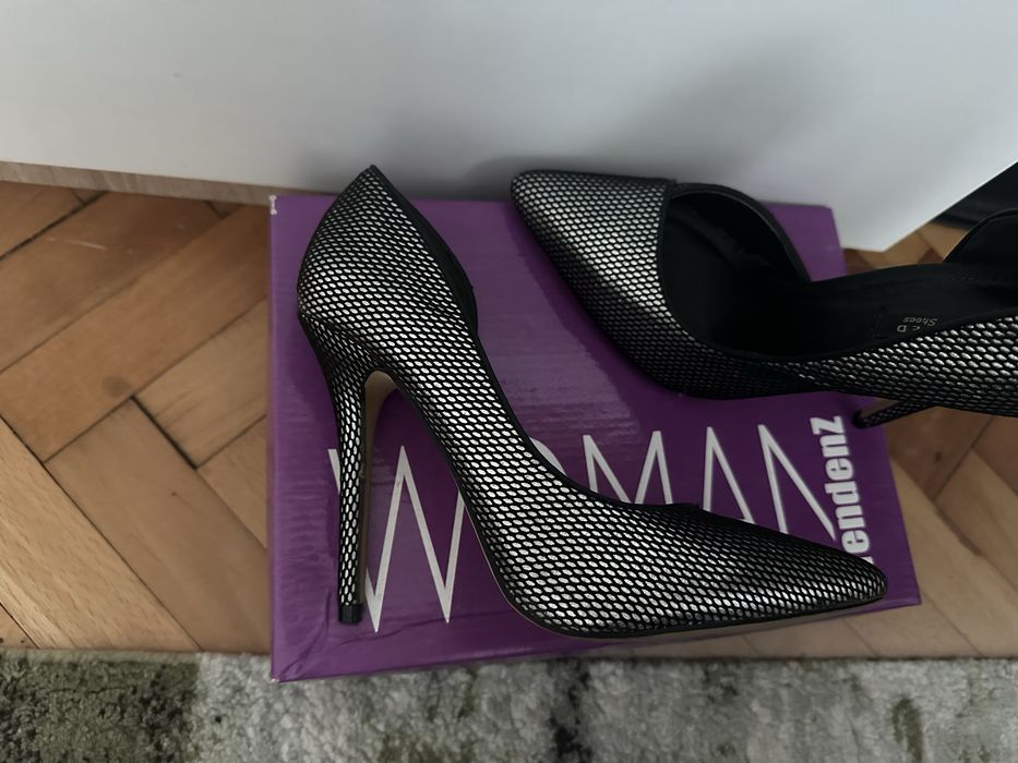 Обувки Reserved 38