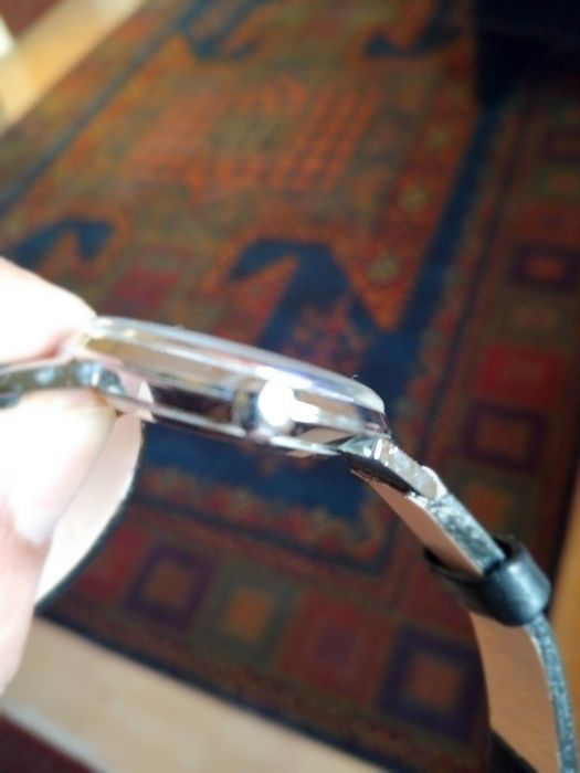 Două ceasuri mecanice elvețiene