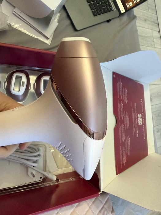 Epilator Philips Lumea seria 9900 BRI977/100