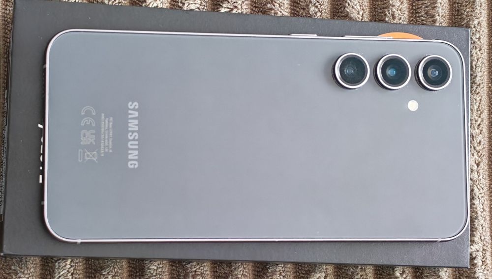 Vând Samsung Galaxy S23 FA ca nou