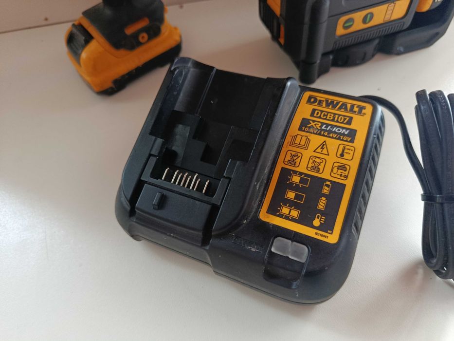 NIVELA Laser VERDE Boloboc DeWalt DCE088G + Filetanta 12V 10.8V sursa