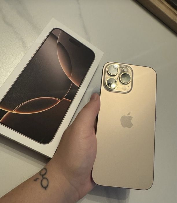 Vand Iphone 16 Pro max 256 10/10  liber de retea stare impecabil