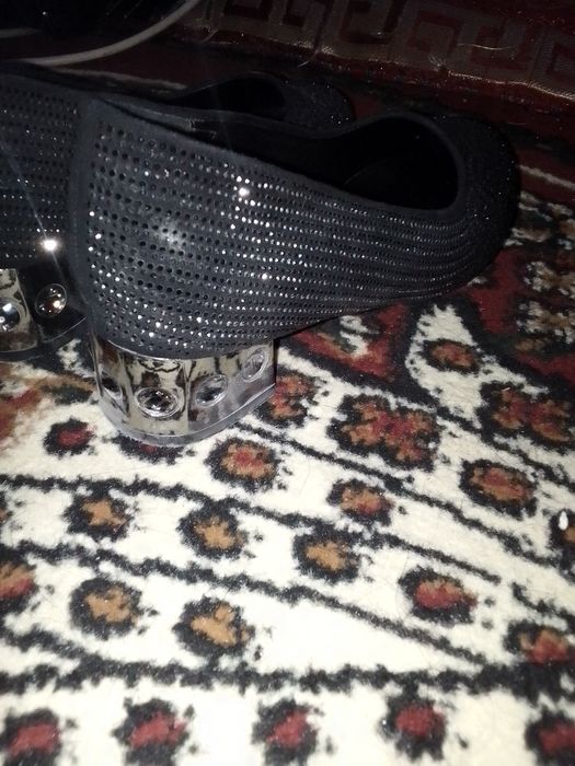 Tufli sotaman 37razmer 1marta kiyilgan