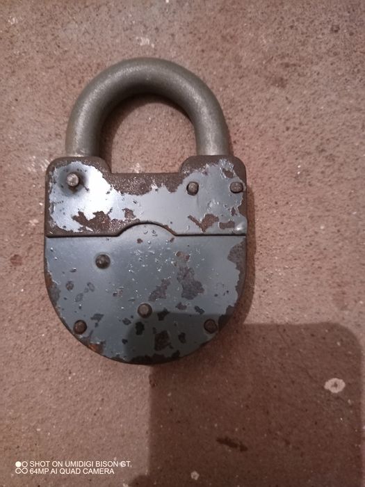 Lacat foarte vechi mare pt colecție