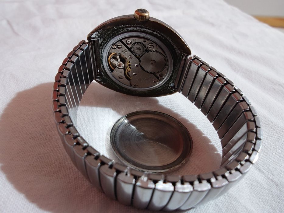 Ракета, съветски мвханичен часовник, с ръчно навиване.