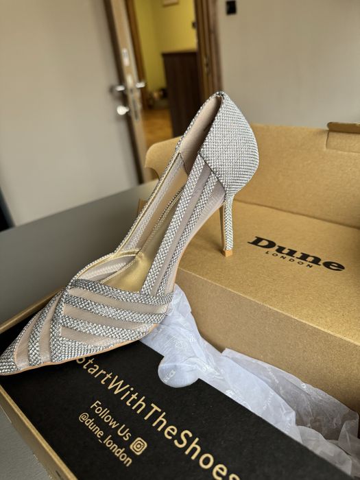 Сребристи обувки Dune London