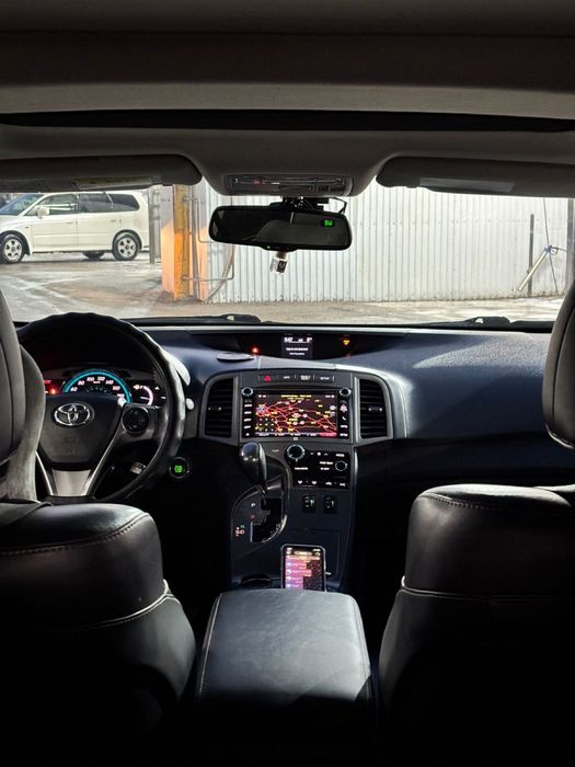 автомобиль Toyota Venza 3.5 AWD