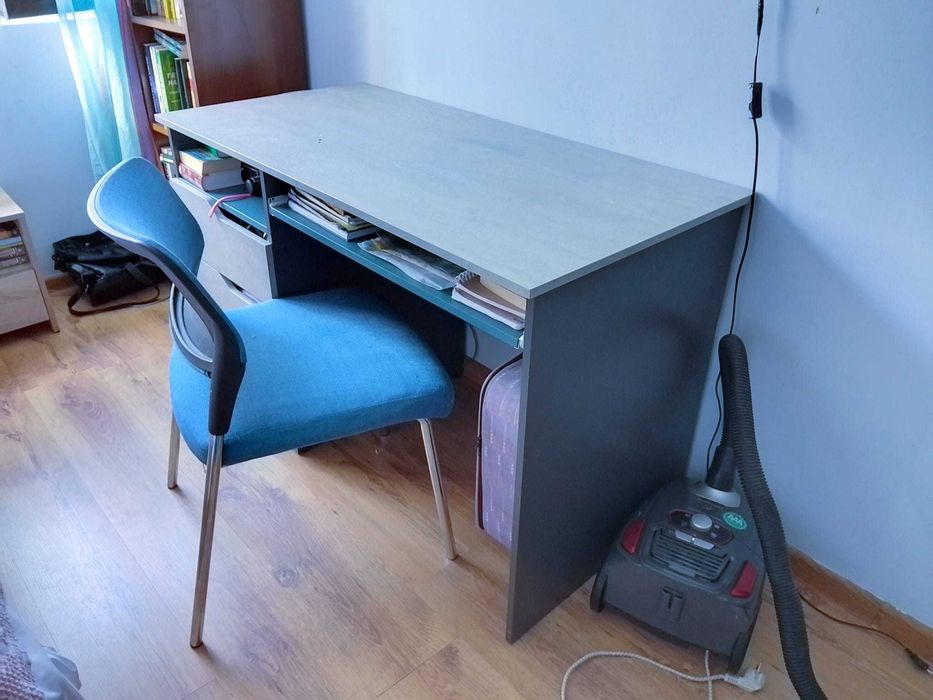 Ученическо бюро и стол в цвят аквамарин