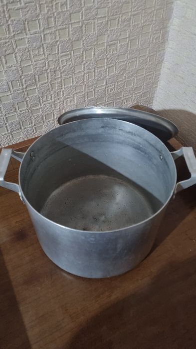 Чугунный казаны/кастрюля