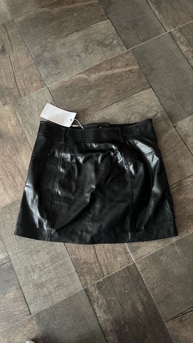 Кожена пола Bershka (Нова)