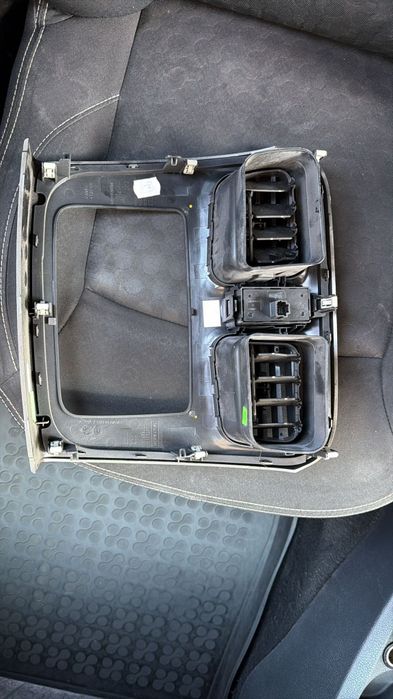 Grila consola  casetofon Dacia Logan 2 Sandero 2