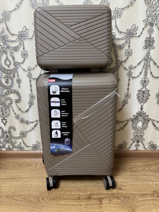 Чемодан  противоударный