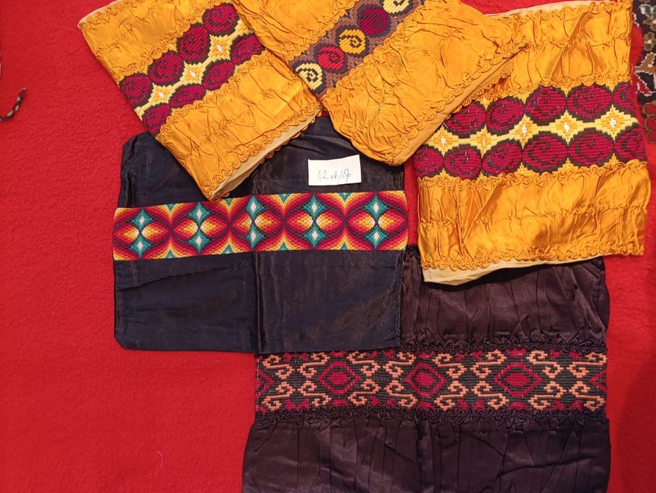 Ръчно тъкан и нашиван автентичен текстил