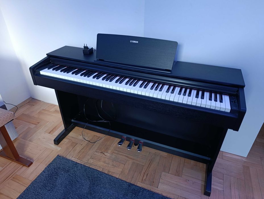 Продавам пиано Yamaha ARIUS YPD-145B