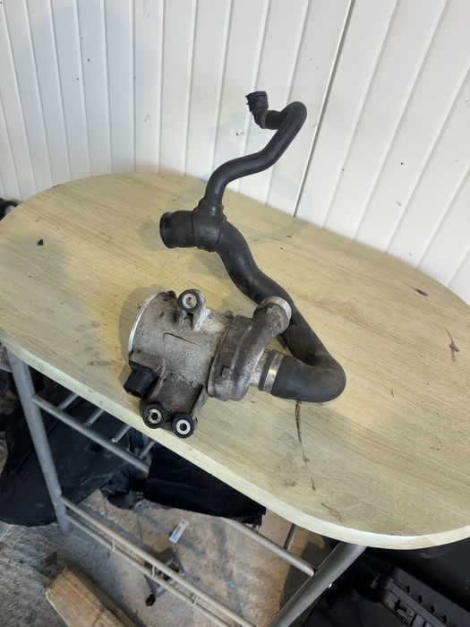 Водна помпа и воден маркуч турбо бмв Н55Б30А bmw N55B30A 335i 535i 4.0