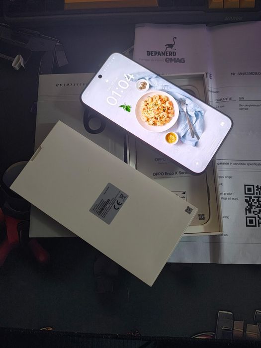 Vând Oppo find x9 aproape nou