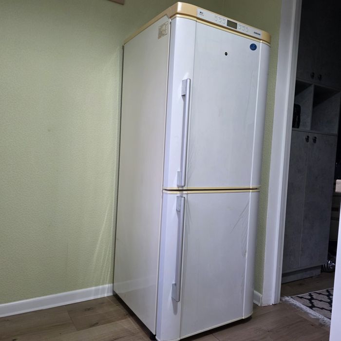 Холодильник Samsung RL23DATW