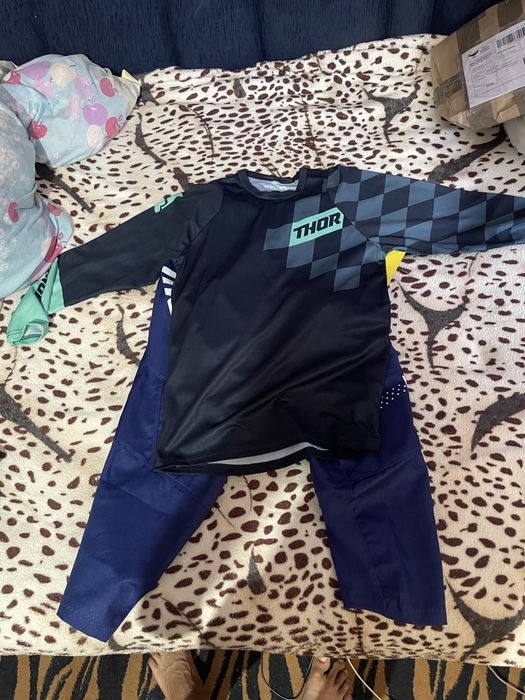 De vnzare costum enduro thor nou