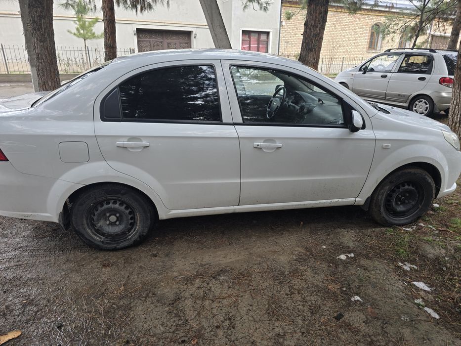 6150$ nexia 3 srochna 2018 yil yurgani 175.000 min