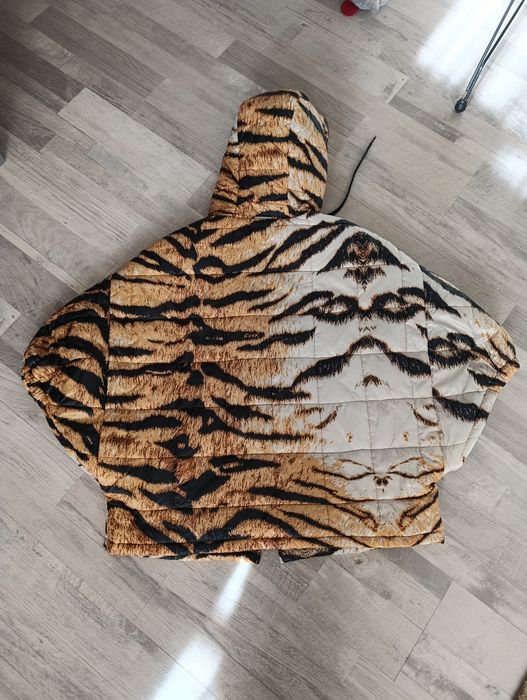 Дамски елек с качулка