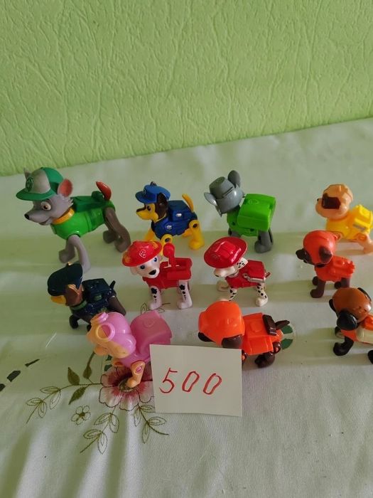 Продам динозавров и мелкие игрушки