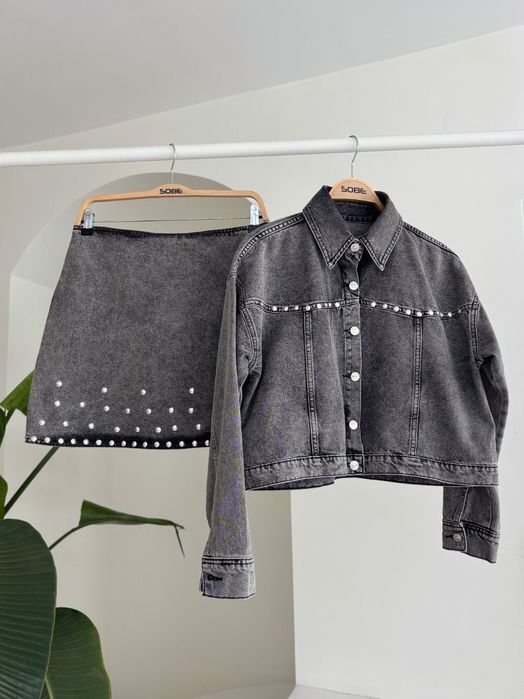 Различен и запомнящ се дънков сет наличен в размер M и L