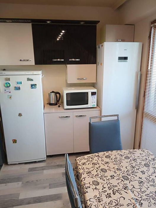 Дава се под наем Тристаен апартамент в Бургас, Меден рудник - зона В - 75 кв.м за 382.5 € - Снимка #2