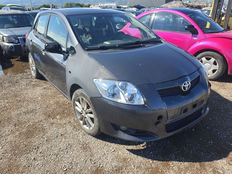 На части! Toyota Auris 2.0 D4D