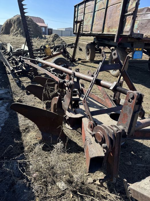 Продам плуг заводской 3 корпусуный