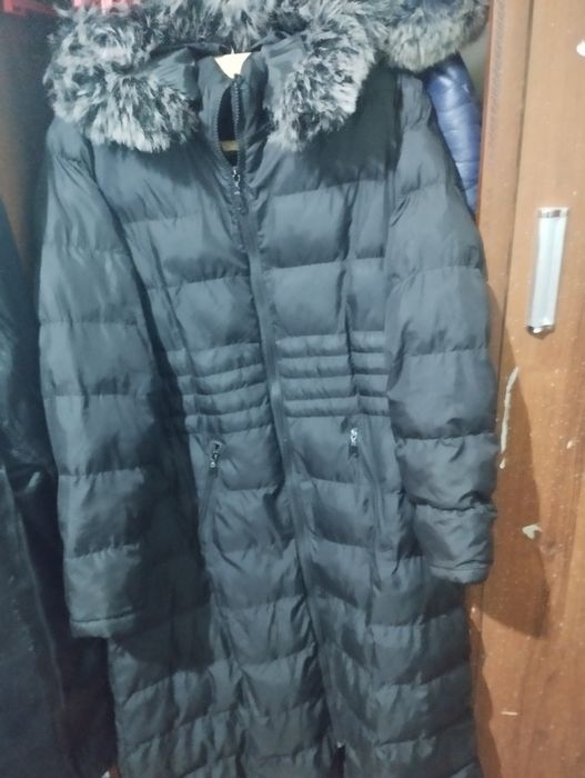 Зимны пухавыки и куртка весеня и халати